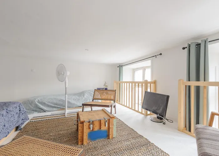 Charmant Studio Mezzanine Renove Au Centre De La Rochelle, Proche Vieux Port Et Plages - Fr-1-535-54