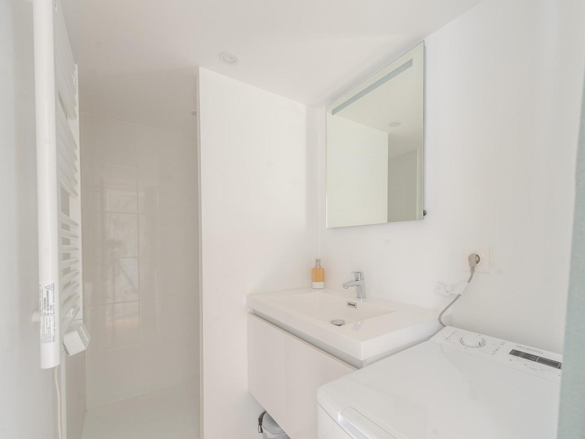 Appartement Mezzanine Renove Au Centre De La Rochelle, Proche Vieux Port Et Plages - Fr-1-535-54