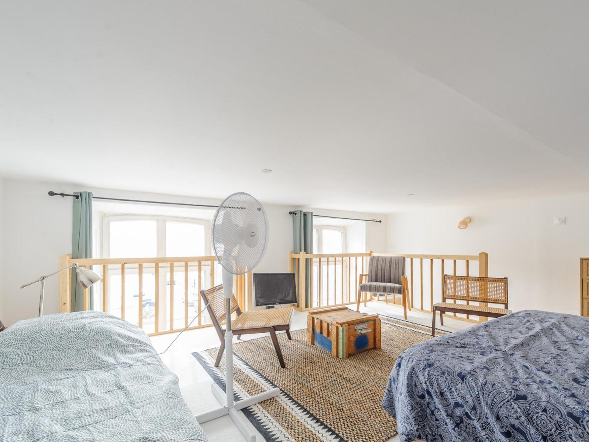 Appartement Mezzanine Renove Au Centre De La Rochelle, Proche Vieux Port Et Plages - Fr-1-535-54